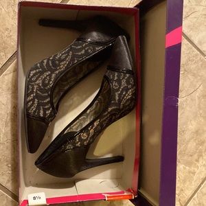 Fiona Black Lace pointed Heels. 8.5 Woman’s